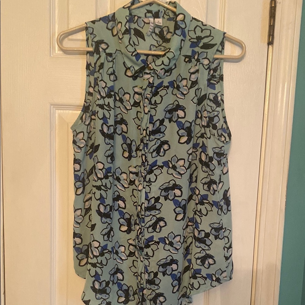 Elle Black Sleeveless Button Down Shirt with Mandarin Collar